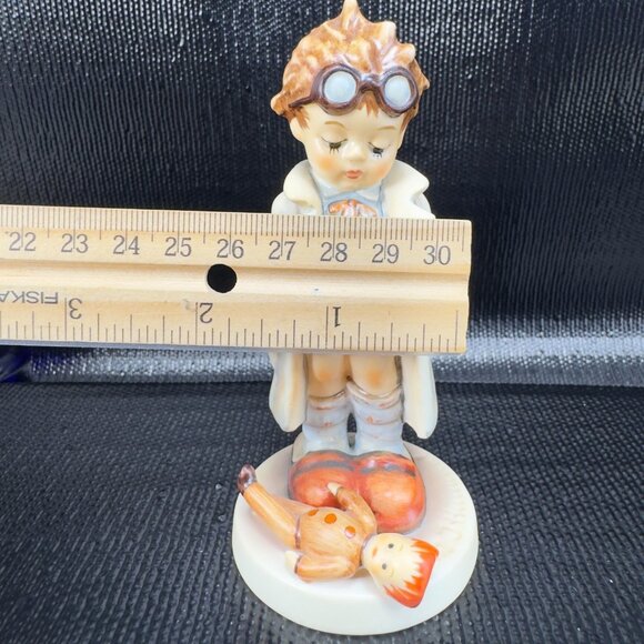 Hummel The Doctor Figurine Goebel Boy with goggles W Germany Puppendoktor VTG - Picture 4 of 11
